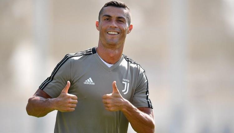 Cristiano Ronaldo Saat Melakukan Latihan Perdana dengan Juventus Copyright: UEFA