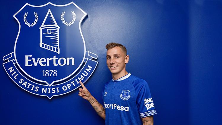 Lucas Digne, resmi menjadi milik Everton. Copyright: INDOSPORT