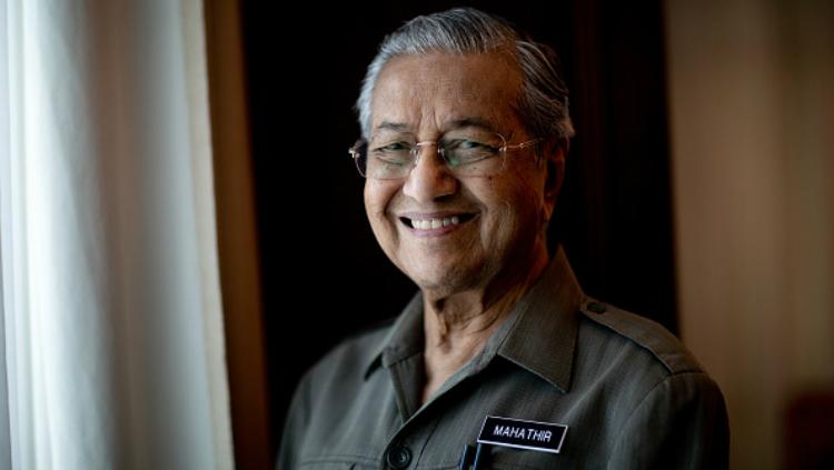 Mahathir Mohamad memutuskan untuk mundur dari jabatan sebagai Perdana Menteri Malaysia pada hari ini, Senin (24/02/20). - INDOSPORT