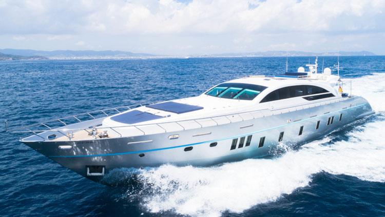 Blue Jay, kapal pesiar yang diduga jadi tempat berlibur Ronaldo dan Messi Copyright: Yacht Charter Fleet