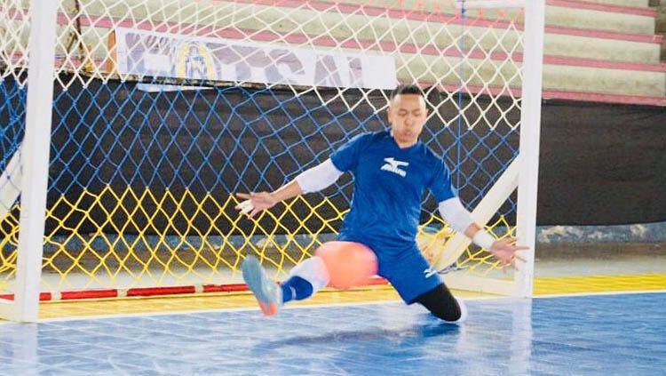 Mantan kiper timnas futsal Indonesia, Tely Sarendra, mengaku khawatir terkait dengan penyebaran virus corona yang kini sudah memasuki Depok, Jawa Barat.