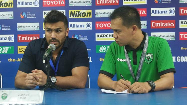 Vamos Mataram dalam jumpa pers usai laga.