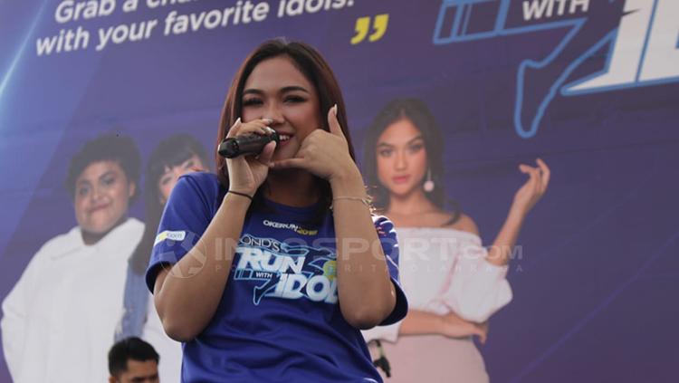 Marion Rambu Jola Pedi membawakan lagu di event Run with Indonesia Idol 2018.