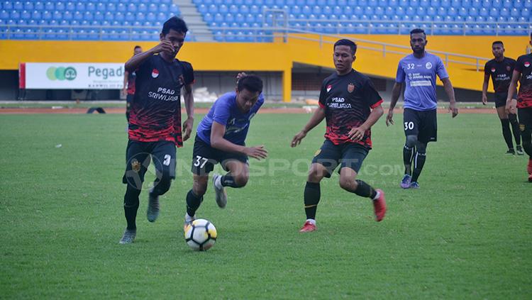 Pemain Sriwijaya FC saat jalani latihan. Copyright: Muhammad Effendi/INDOSPORT