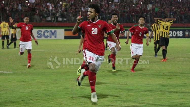 Aksi selebrasi Bagus Kahfi usai cetak gol. Copyright: Fitra Herdian/Indosport