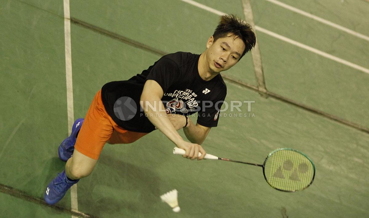 Kevin Sanjaya dalam latihan kali ini harus menghadapi tiga rekannya sekaligus.