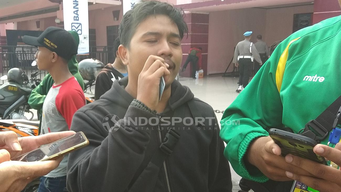 Ribuan suporter gagal mendapatkan tiket final Piala AFF. Copyright: Zainal Hasan/Soicaumienbac.cc