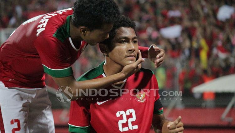 Selebrasi Muhammad Fajar Faturahman setelah mencetak gol pertama ke gawang Thailand di final Piala AFF U-16. Copyright: INDOSPORT/Fitra Herdian