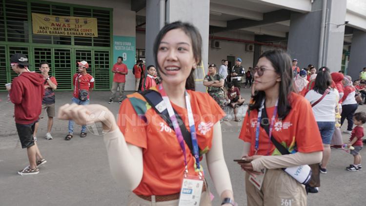 Volunter cantik, Luna jadi primadona jelang laga Timnas U-23 vs Taiwan.