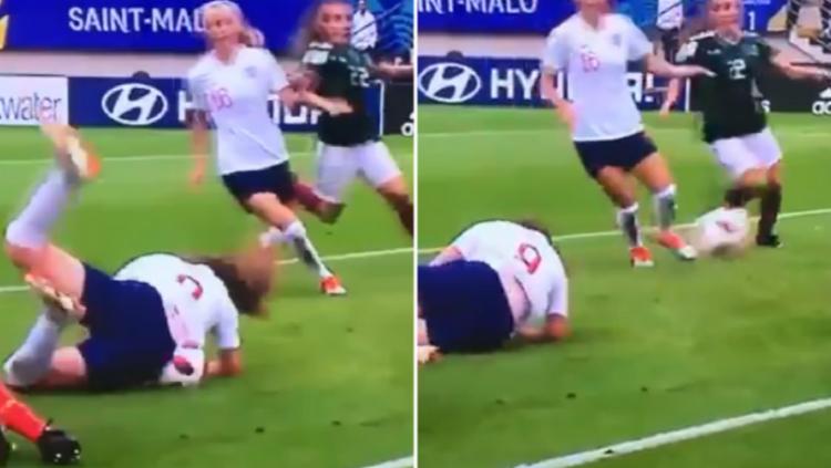 Lauren Hemp cetak gol aneh ke gawang Meksiko di Piala Dunia Wanita U-20 2018.