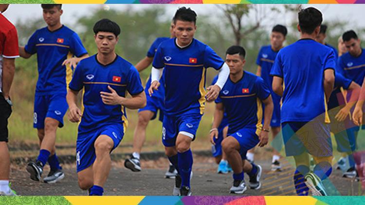 Timnas Vietnam latihan di jalanan jelang Asian Games 2018. Copyright: bongdaplus.vn