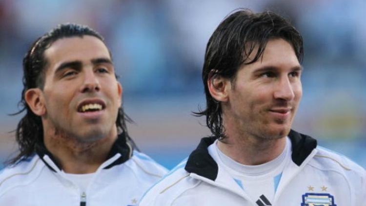 Mantan pemain Argentina, Carlos Tevez, memberikan alasan dirinya lebih memilih Prancis di final Piala Dunia 2022, dan belum mengucapkan selamat kepada Lionel Messi. - INDOSPORT