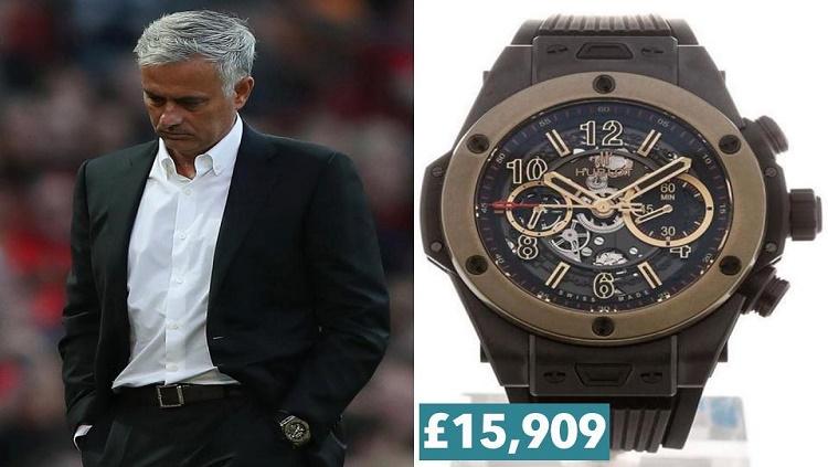 Jose Mourinho mempunyai jam mewah berwarna emas edisi khusus Copyright: The Sun