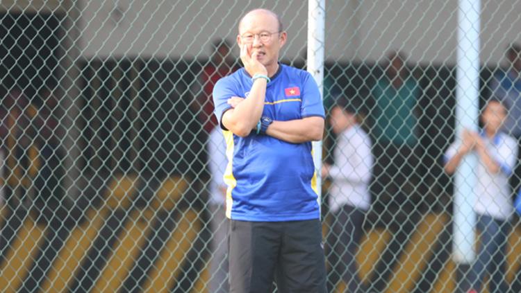 Setelah babak belur di Kualifikasi Piala Dunia 2022 zona Asia, pelatih timnas Vietnam yakni Park Hang-seo langsung berpamitan dengan anak asuhnya. - INDOSPORT