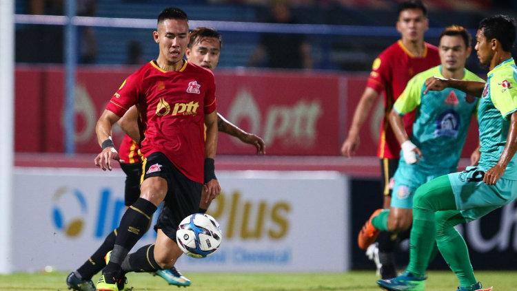 Pemain PTT Rayong Ryuji Utomo.