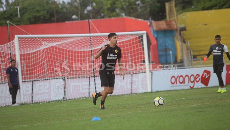 Dua bek Sriwijaya FC Goran Gancev (Makedonia) dan Alan Hendrique (Brasil) bertolak ke Singapura. - INDOSPORT