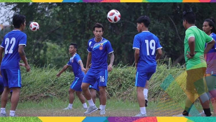 Timnas Myanmar saat jalani latihan.