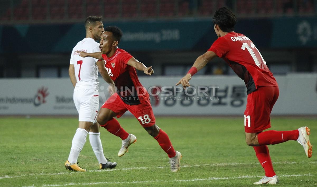 Irfan Jaya selebrasi usai gol dalam laga Indonesia vs Palestina.