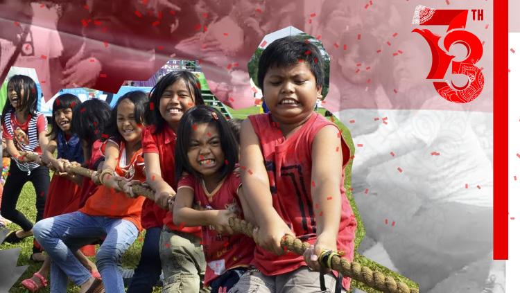 Lomba tarik tambang.