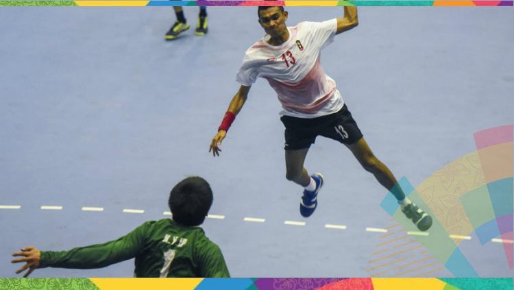 Tim bola tangan Indonesia kala menghadapi Hongkong.