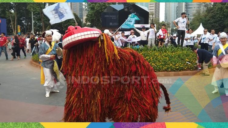 Kesenian barongsai dari pendukung Korea Bersatu. Copyright: Zainal Hasan/INDOSPORT