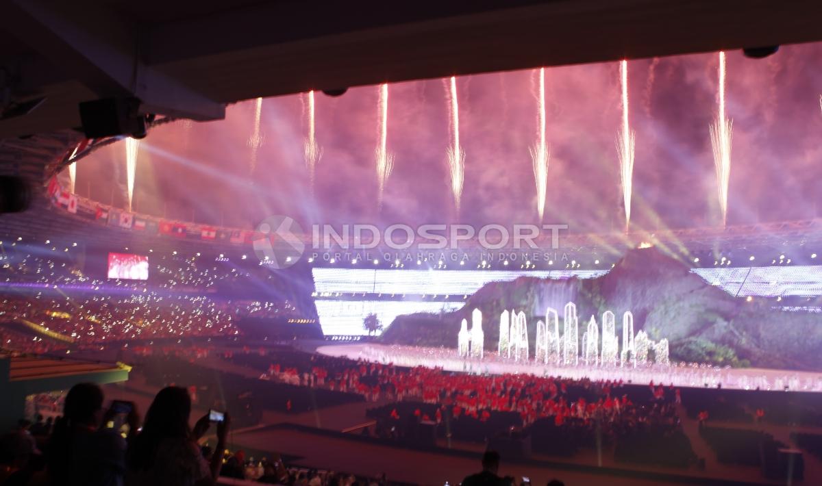 Tarian kembang api di pembukaan Asian Games 2018.