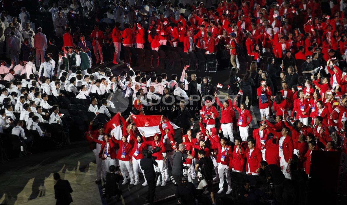 Semarak atlet Indonesia di acara pembukaan Asian Games 2018.