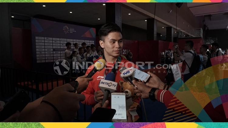 Edgar Xavier Marvelo pasca menerima medali perak di Asian Games 2018 pada cabor wushu.