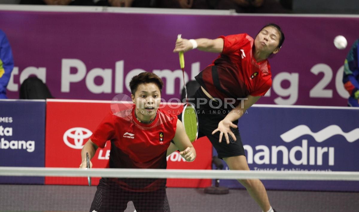 Ganda putri Indonesia, Greysia Polii/Apriyani Rahayu, gagal menambah poin kemenangan untuk Indonesia pada semifinal. - INDOSPORT