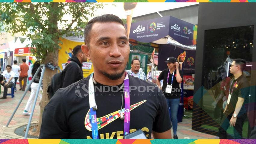 Firman Utina, mantan timnas sepakbola Indonesia sekaligus ayah dari pesepakbola muda Persija Jakarta, Rayhan Utina.