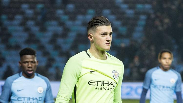 Kiper muda Man City, Aro Muric, yang masih berusia 19 tahun dan saat ini bermain untuk klub Belanda
