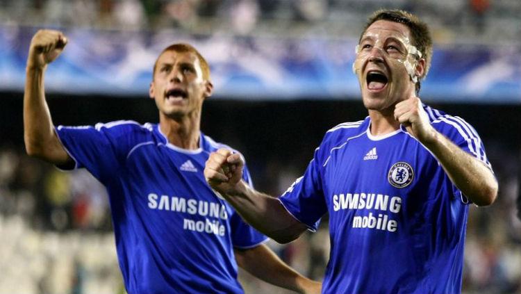 Steve Sidwell (kiri) dan John Terry Copyright: Sky Sports