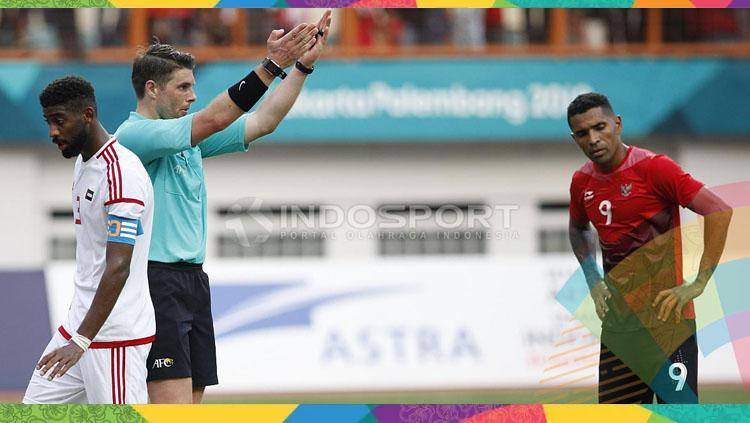 Wasit laga perempatfinal Asian Games 2018 antara Timnas U-23 vs UEA, Shaun Evans. - INDOSPORT