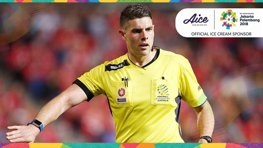 Shaun Evans wasit asal Australia.