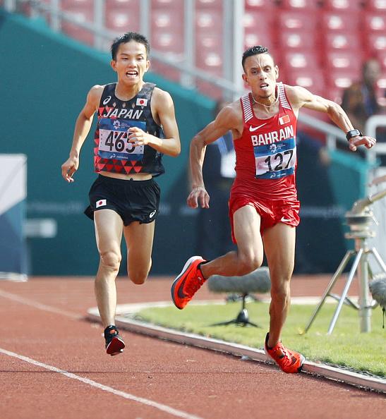 Hiroto Inoue dan Elhassan Elabbsi Copyright: INDOSPORT