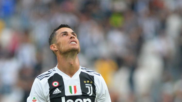 Cristiano Ronaldo saat melewatkan peluang emas mencetak gol pertamanya untuk Juventus.
