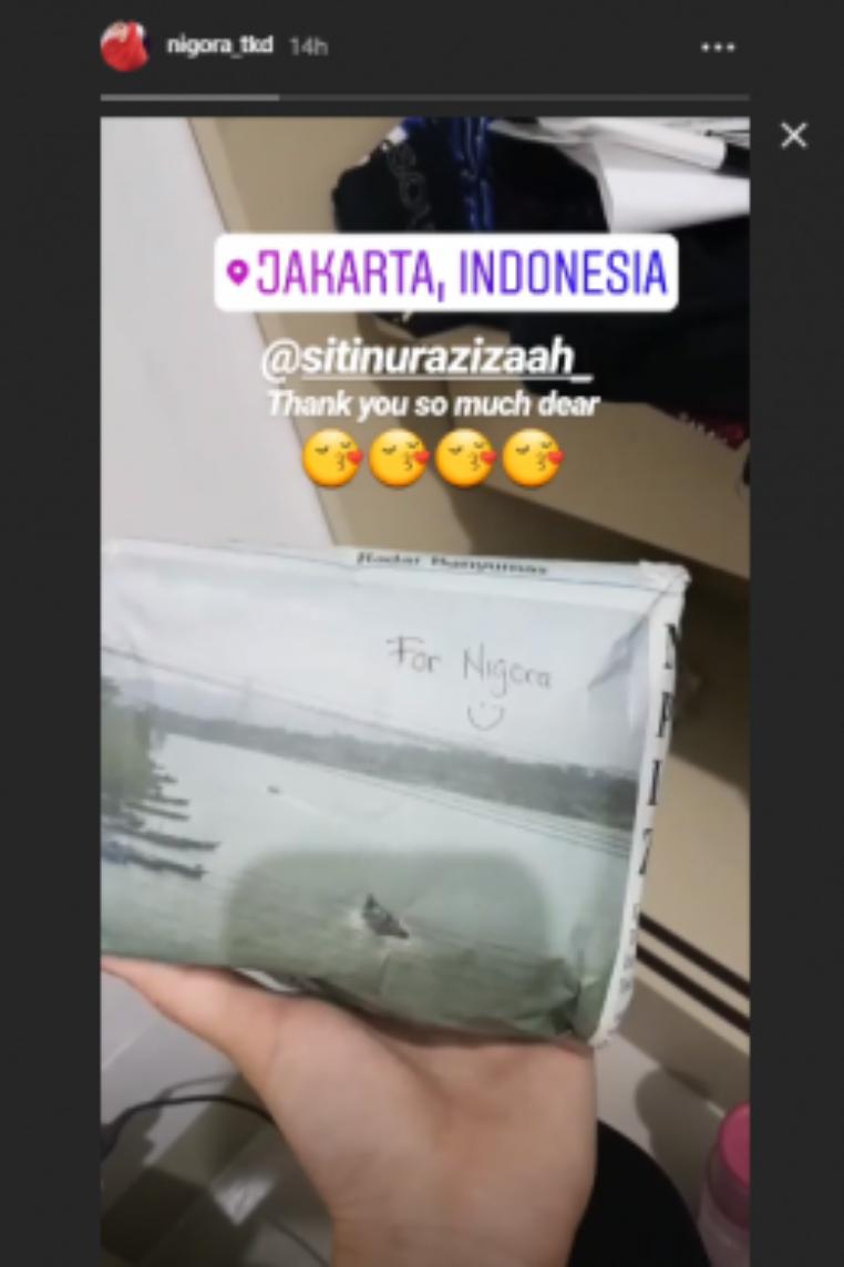 Nigora Dapat Kiriman Hadiah Copyright: Instagram/@nigora_tkd