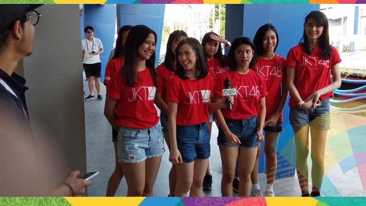 Grup vokal JKT48 bersiap untuk membuka babak final Jet Ski kelas Endurance Runabout Open.