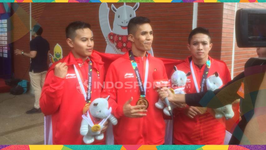 Nunu Nugraha, Anggi Faisal, dan Asep Yuldan, atlet pencak silat.