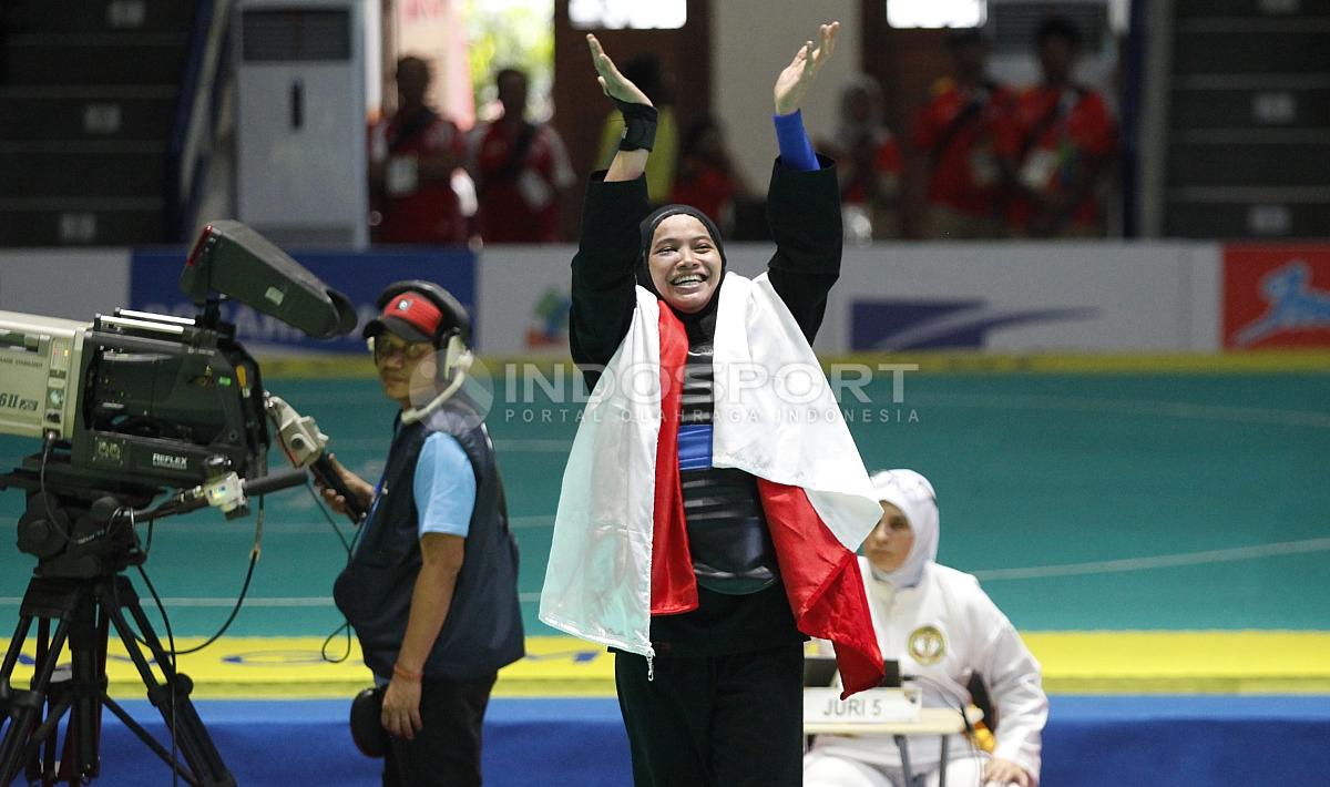 Selebrasi pesilat Indonesia, Sarah Tria Monita usai  usai memastikan juara dan mendapat medali emas.