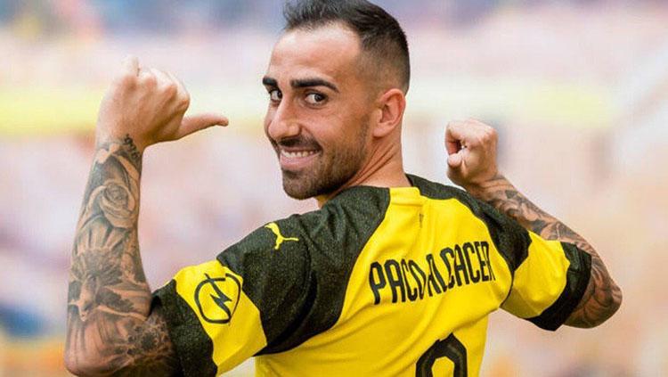 Pablo Alcacer resmi berseragam Dortmund.