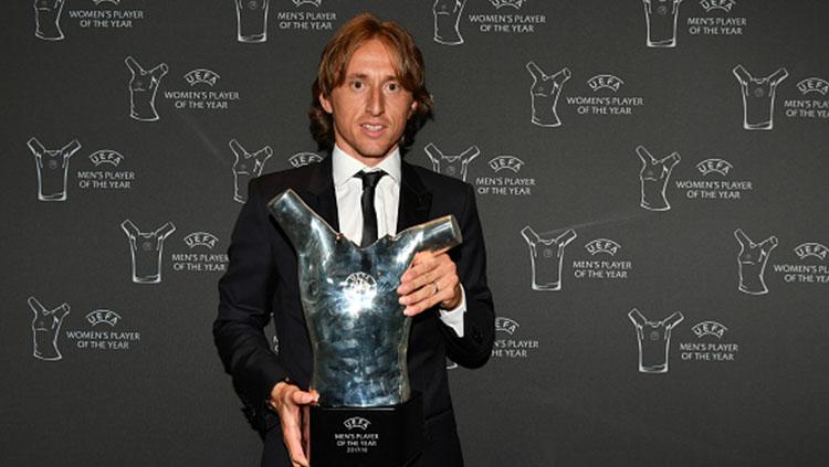 Luka Modric terpilih sebagai pemain terbaik Eropa tahun 2017. Copyright: INDOSPORT