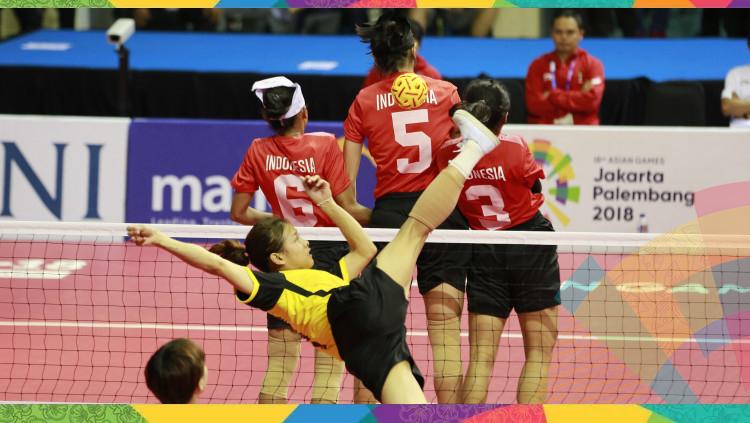 Tim Sepaktakraw Kuadran Putri Indonesia saat melawan Vietnam dan memastikan medali perunggu. Copyright: INASGOC
