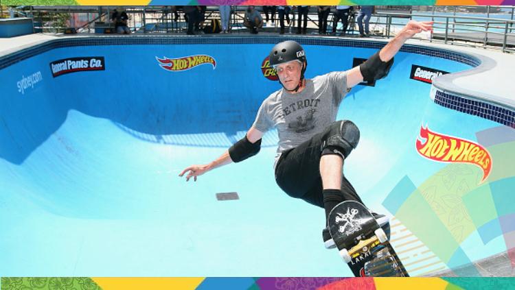 Tony Hawk, namanya tenar sebagai atlet skateboard pertama di dunia yang bisa lakukan trik 900. Apa kabar Tony Hawk kini? - INDOSPORT