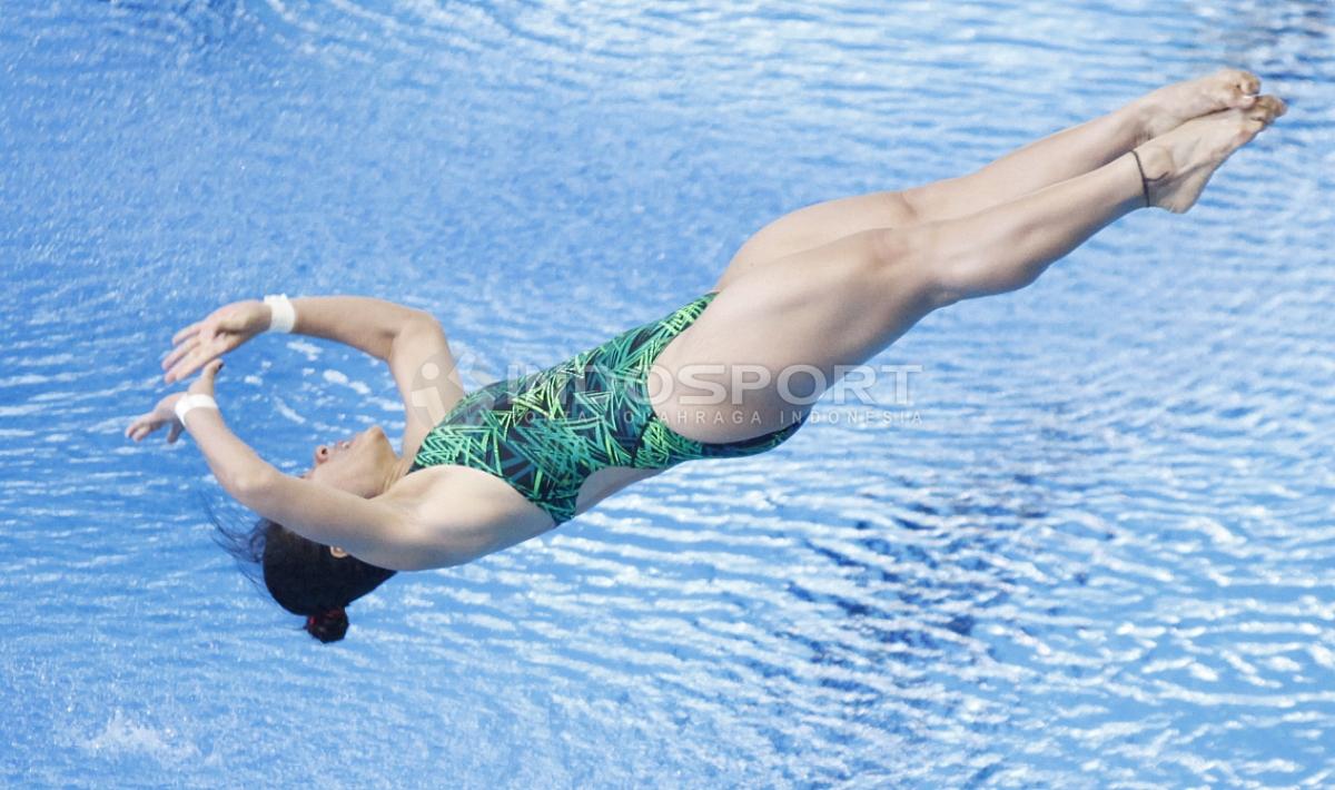 Atlet loncat Indah Korea Selatan, Kim Nami beraksi dalam penyisihan Loncat Indah Putri 3 meter Springboard Asian Games 2018 di Aquatic Center GBK, Sabtu (01/09/18).