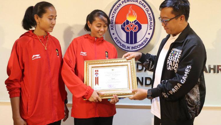 Atlet Sepak Takraw Indonesia, Lena dan Len bersama Menpora Imam Nahrawi.