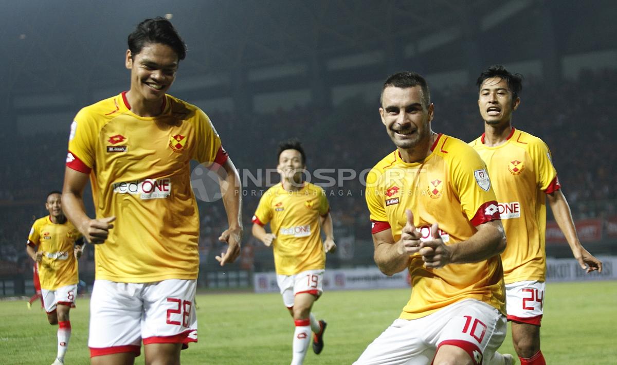 Selebrasi para pemain Selangor FA usai cetak gol ke gawang Persija.