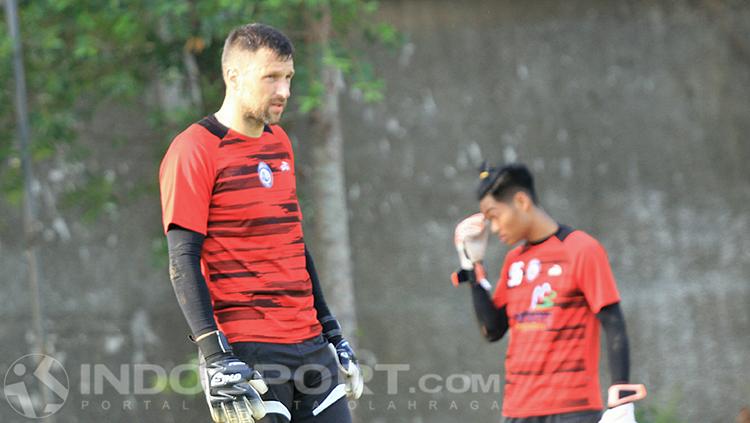 Srdjan Ostojic, kiper Arema FC Copyright: INDOSPORT/Ian Setiawan