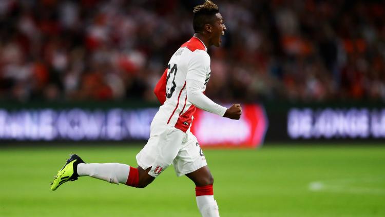 Gelandang bertahan Timnas Peru, Pedro Aquino Copyright: Getty Images