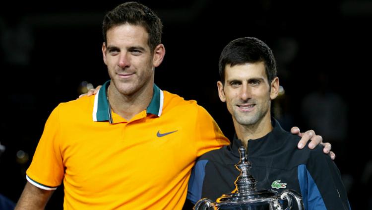 Juan Martin del Porto (kiri) bersama Novak Djokovic usai laga final AS Terbuka 2018.
